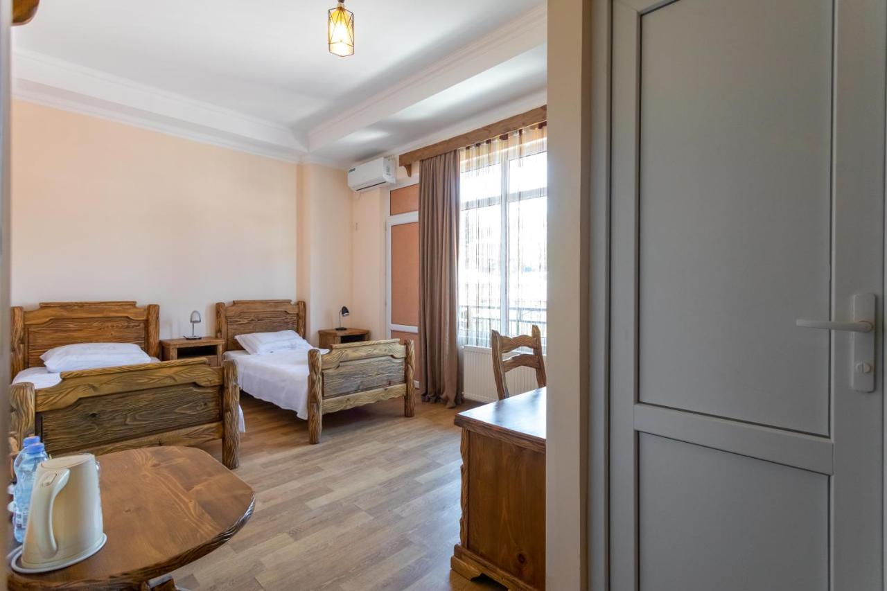 Hotel Phasis Kutaiszi Kültér fotó