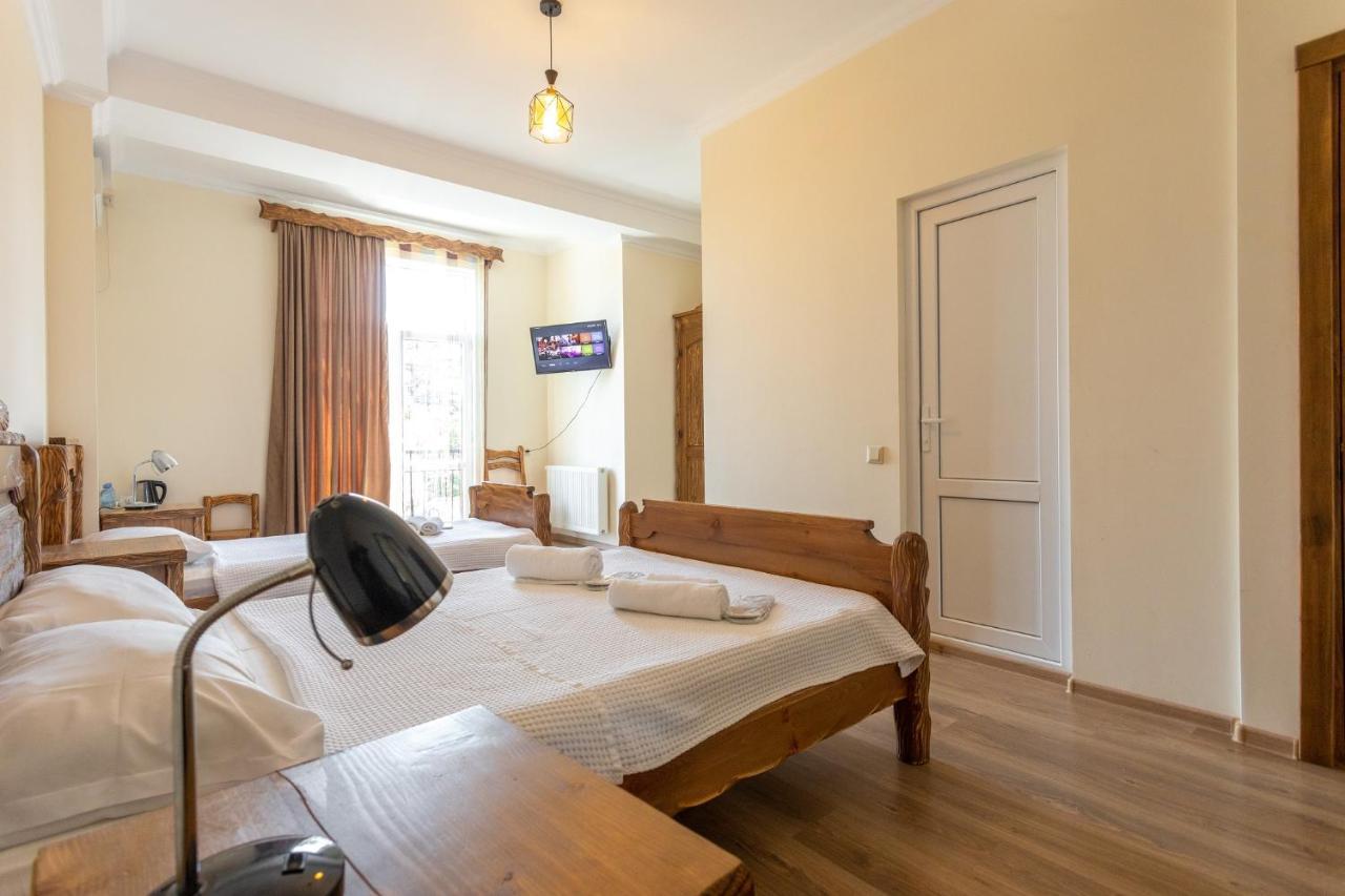 Hotel Phasis Kutaiszi Kültér fotó