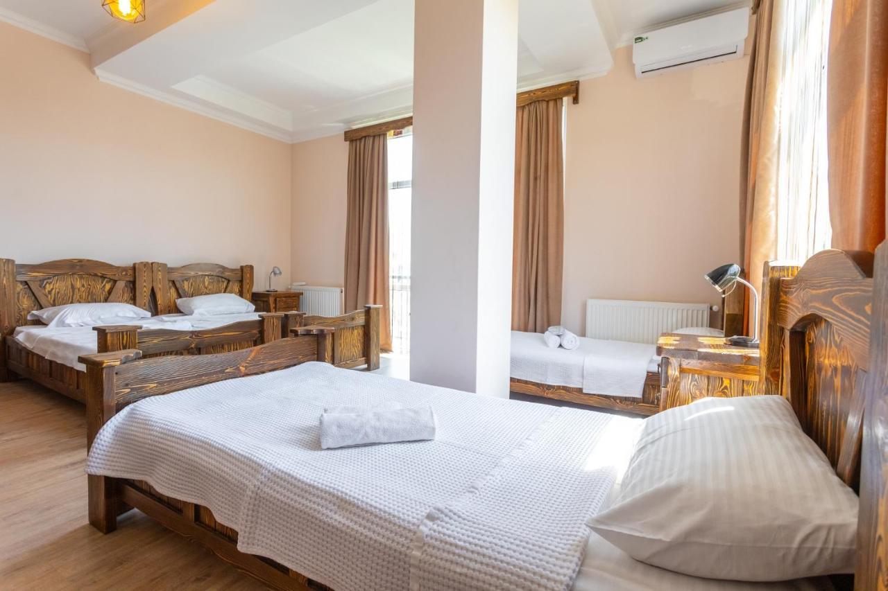 Hotel Phasis Kutaiszi Kültér fotó