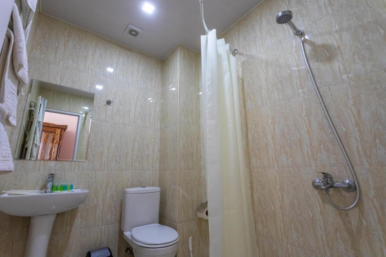 Hotel Phasis Kutaiszi Kültér fotó