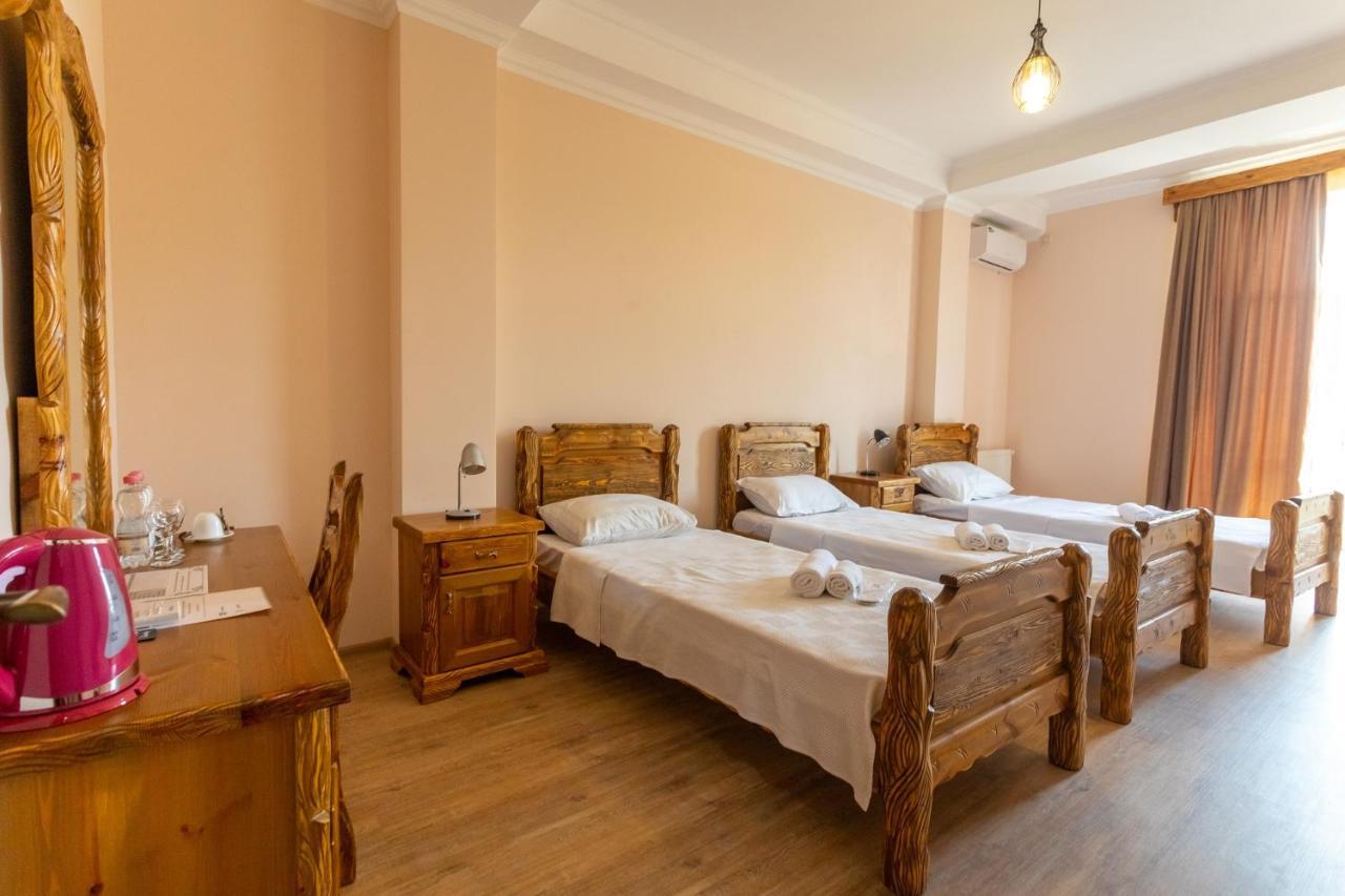 Hotel Phasis Kutaiszi Kültér fotó