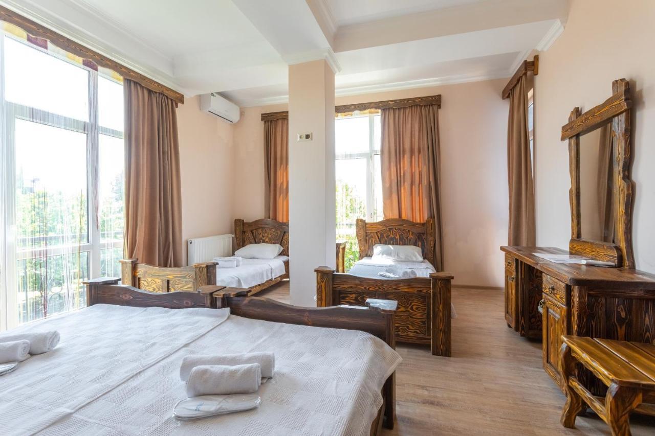 Hotel Phasis Kutaiszi Kültér fotó