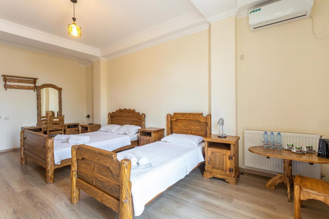 Hotel Phasis Kutaiszi Kültér fotó
