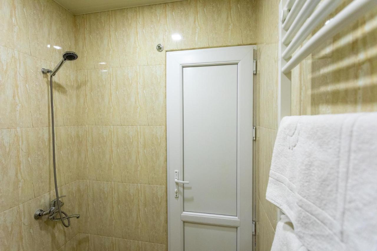 Hotel Phasis Kutaiszi Kültér fotó