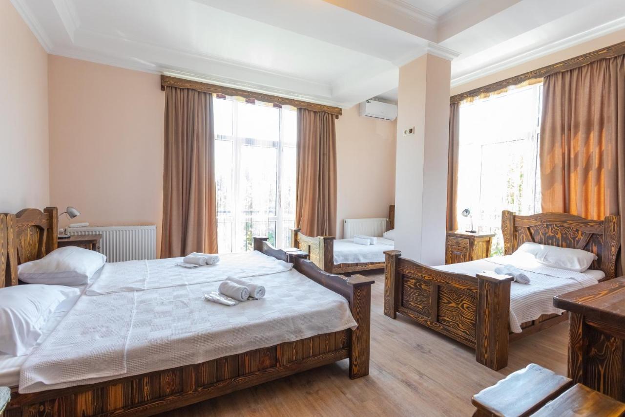 Hotel Phasis Kutaiszi Kültér fotó