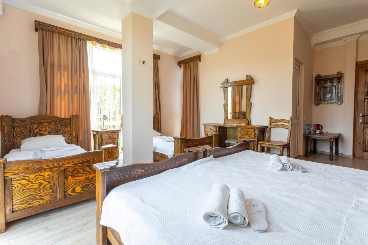 Hotel Phasis Kutaiszi Kültér fotó