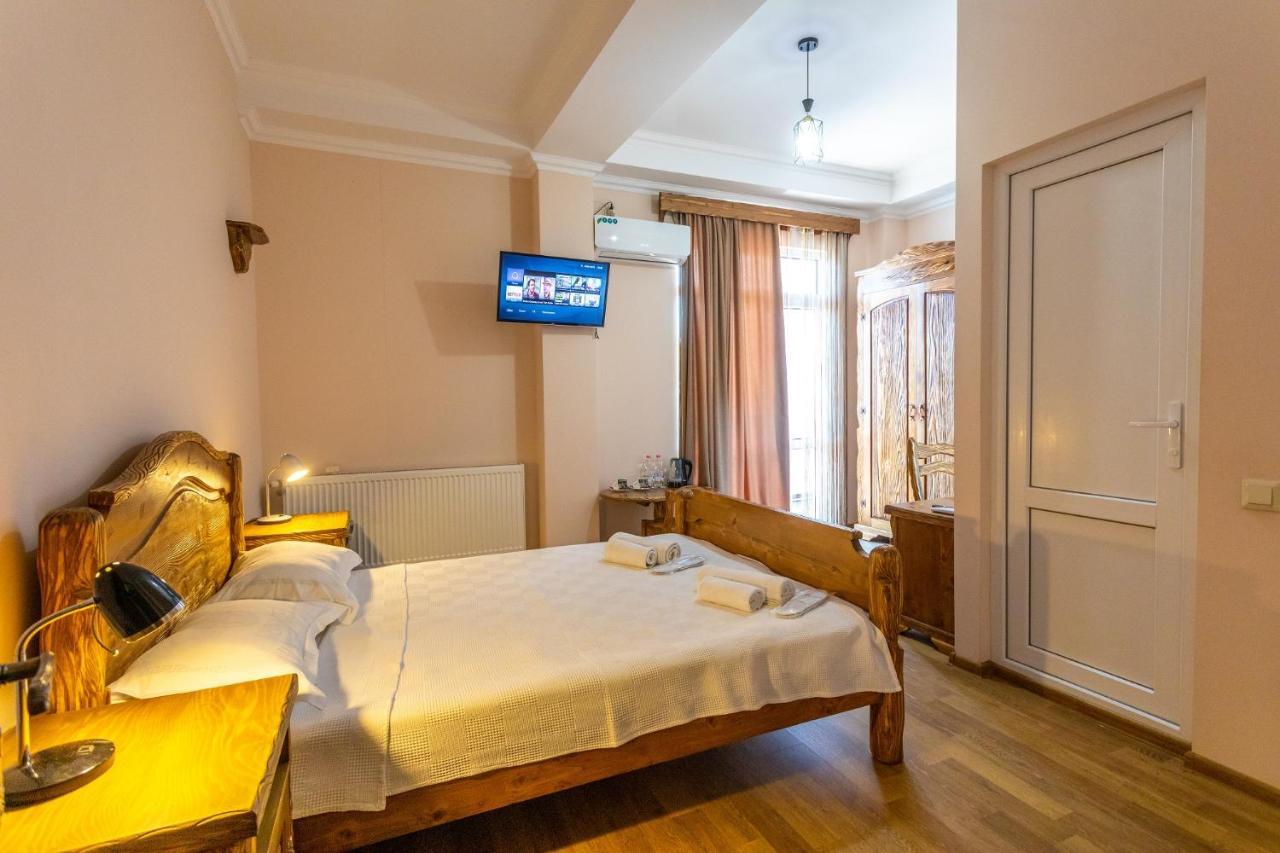 Hotel Phasis Kutaiszi Kültér fotó