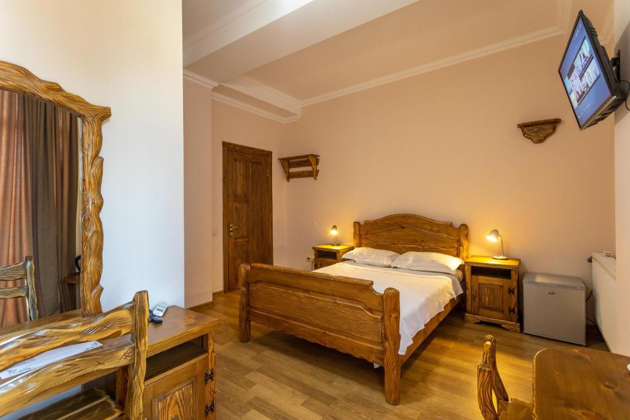 Hotel Phasis Kutaiszi Kültér fotó