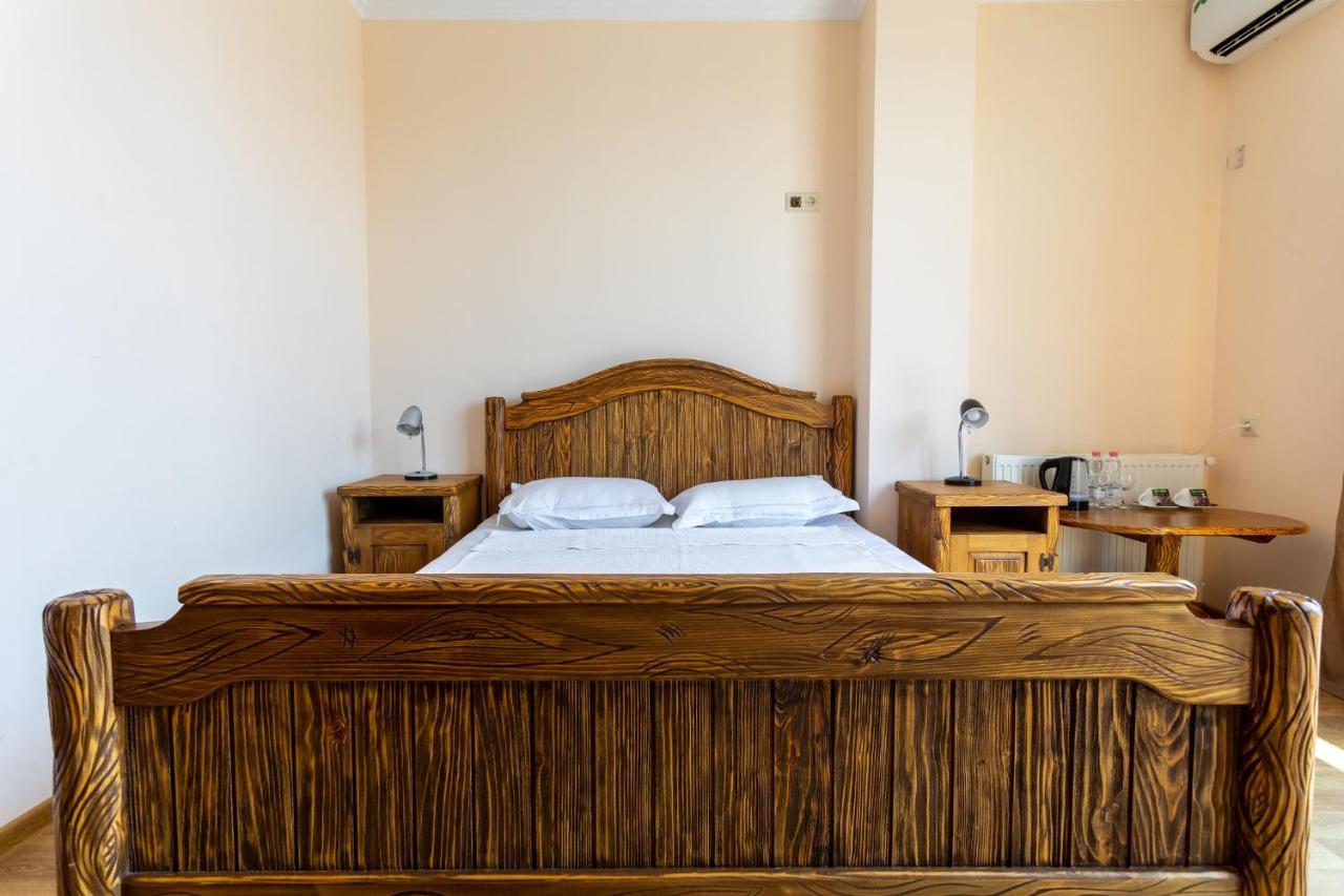 Hotel Phasis Kutaiszi Kültér fotó