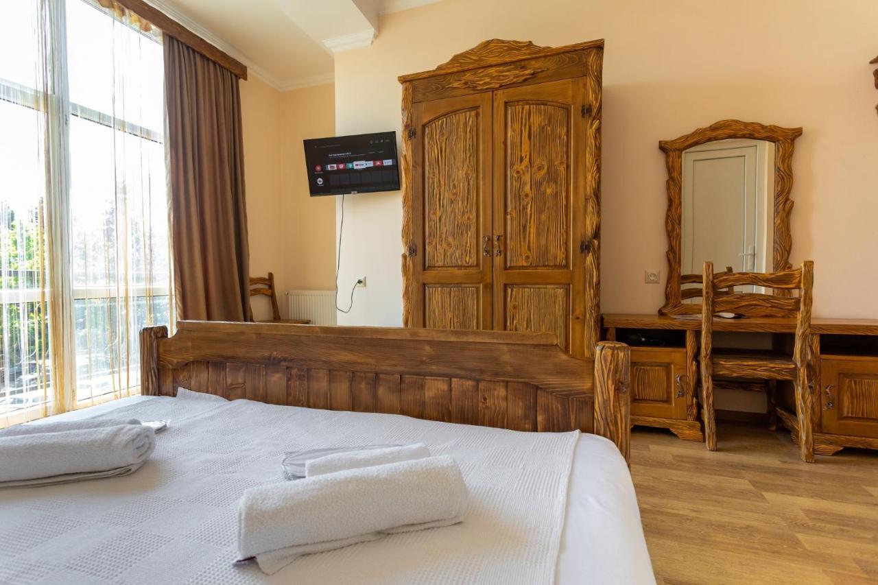 Hotel Phasis Kutaiszi Kültér fotó