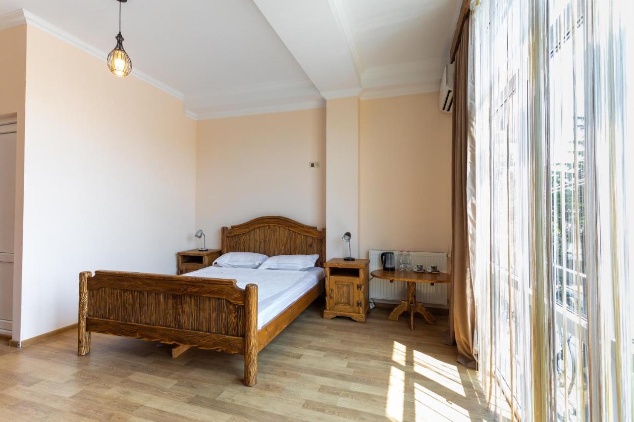 Hotel Phasis Kutaiszi Kültér fotó