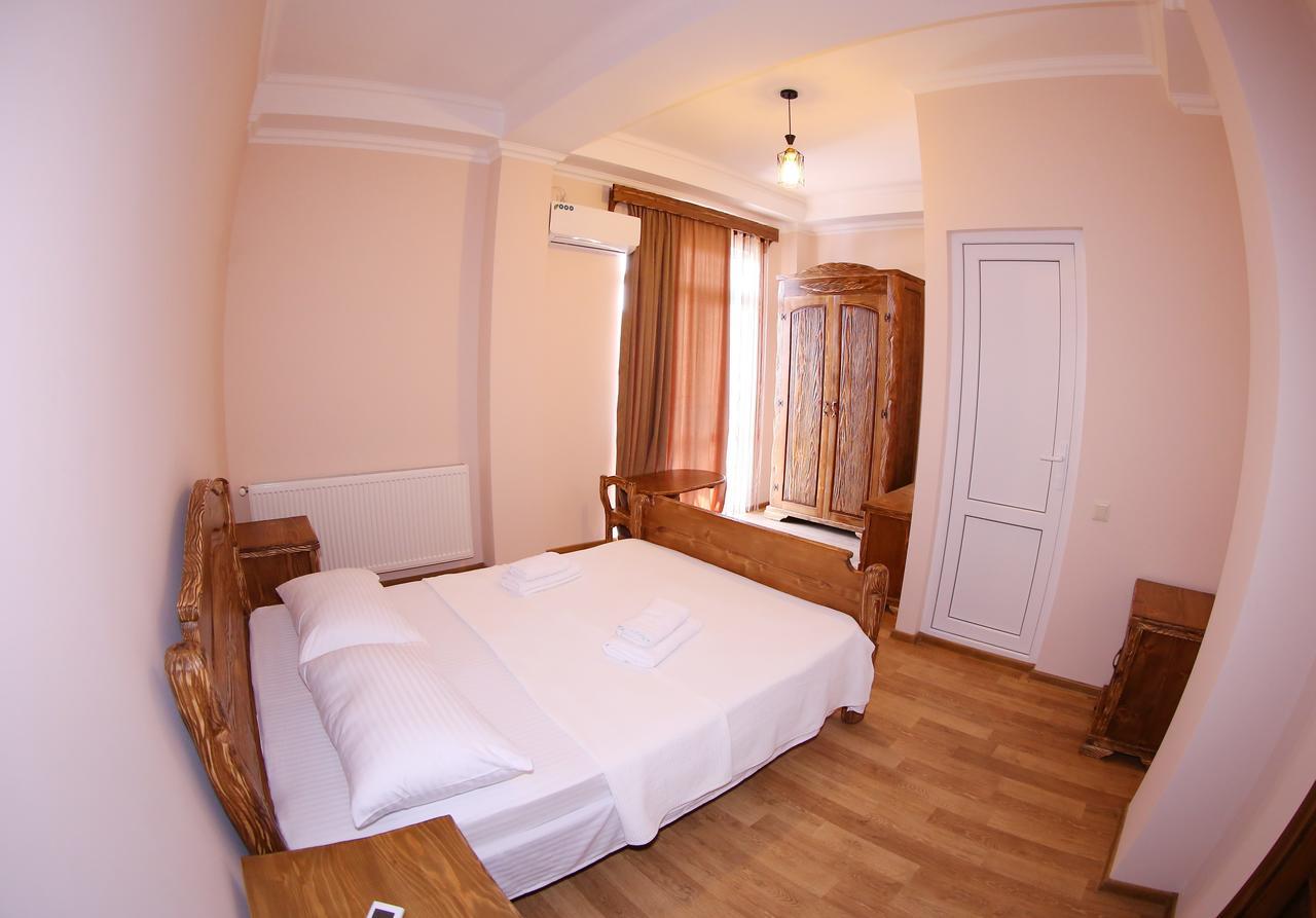 Hotel Phasis Kutaiszi Kültér fotó